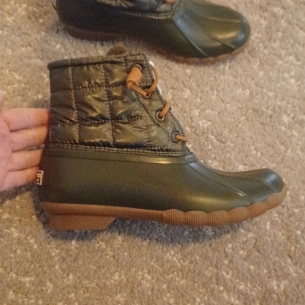 New Sperry Saltwater Shiny Quilted Duck  Boot